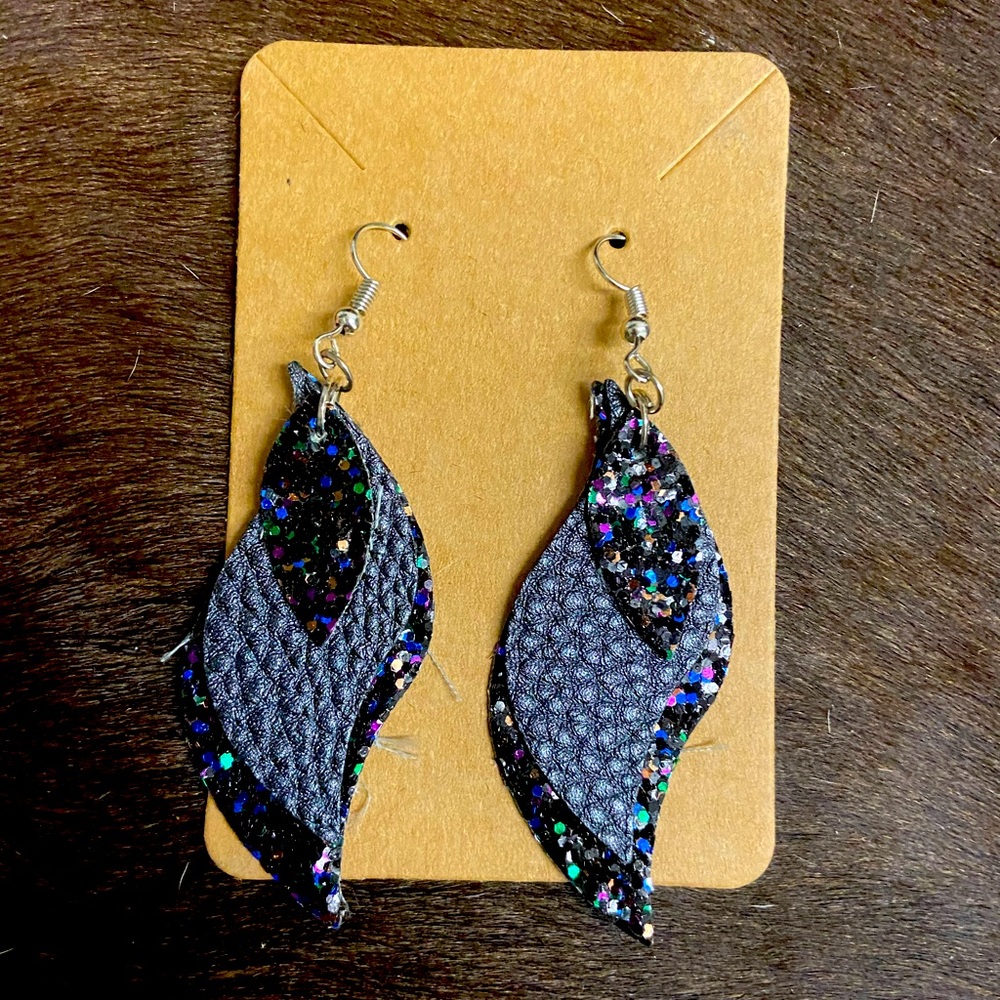 🌵Navy Blue Sparkle Earrings!